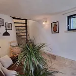 Mas De La Lance Bed and breakfast