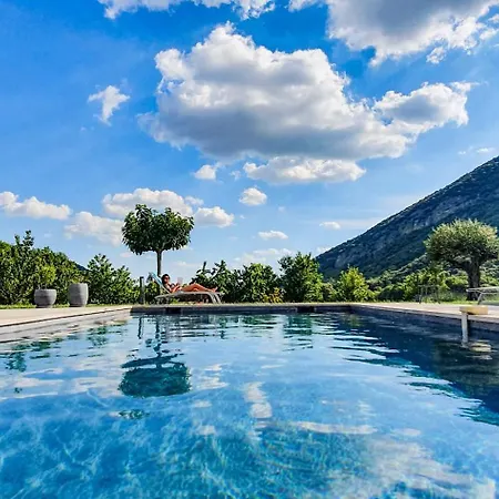 Bed and breakfast Mas De La Lance 4*