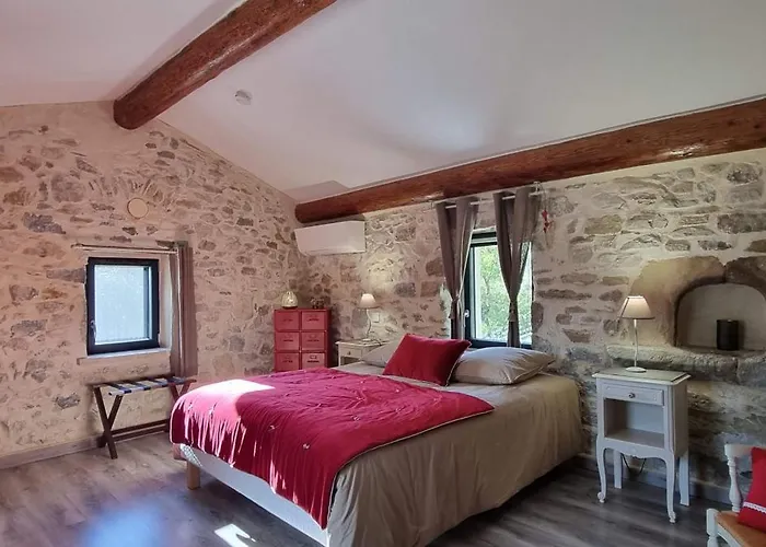 Mas De La Lance Bed and breakfast