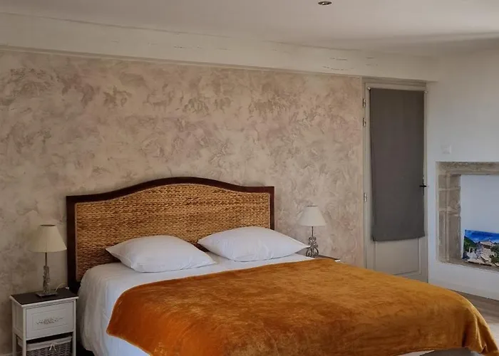 Mas De La Lance Bed and breakfast
