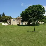 Mas De La Lance Bed & Breakfast
