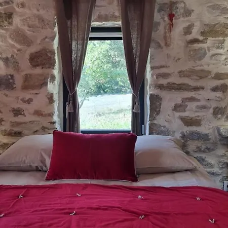 Mas De La Lance Bed & Breakfast