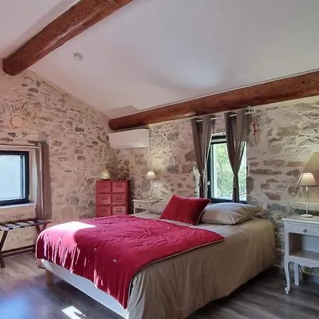 Mas De La Lance Bed & Breakfast