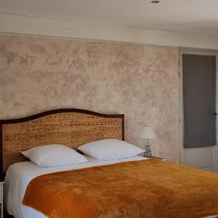 Mas De La Lance Bed & Breakfast